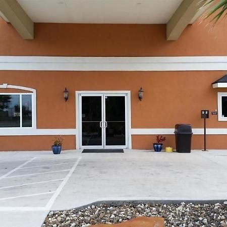 Belmont Inn And Suites Beeville Exterior photo